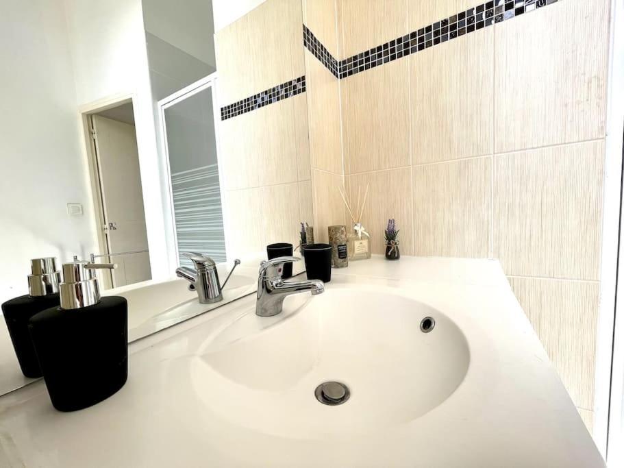 Apartment Le Riquet - 4 People - Hyper Center - Metro *